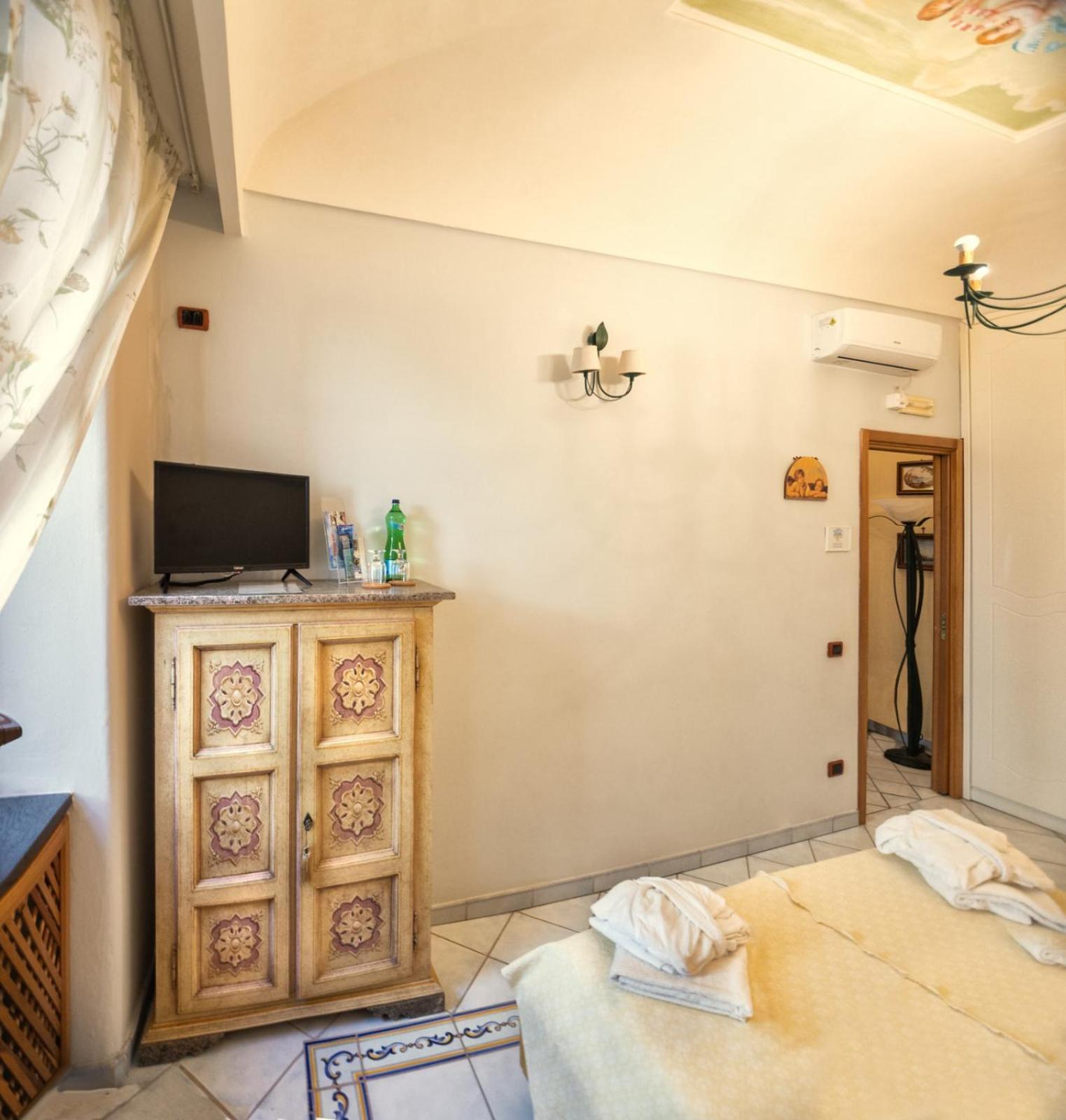 Bed and Breakfast La Finestra sul Mare Ischia Esterno foto
